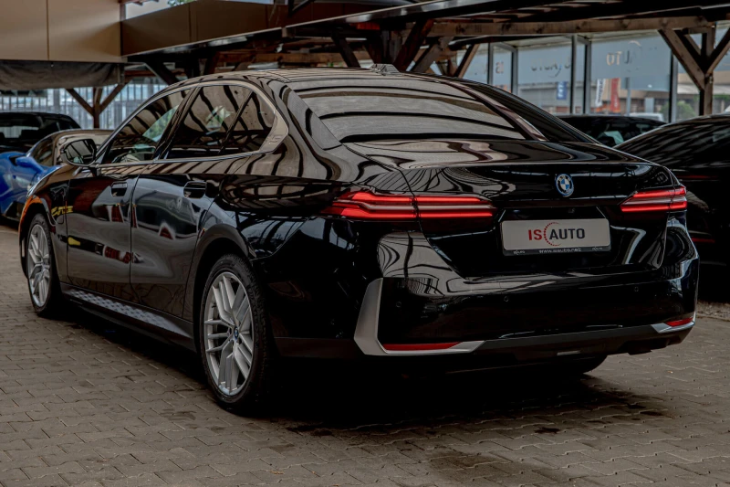 BMW 550 e/xDrive/M-Sport/HuD/Камера/Adaptive Drive, снимка 5 - Автомобили и джипове - 50569692