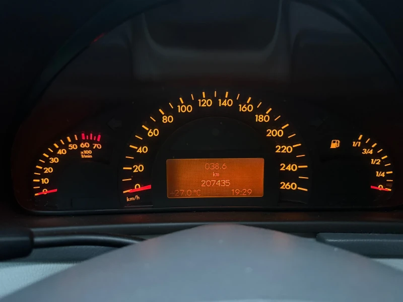 Mercedes-Benz 180, снимка 8 - Автомобили и джипове - 52056939