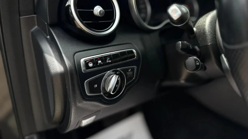 Mercedes-Benz C 400 * AMG PACK* DISTRONIC* PANO* BURMESTER* , снимка 15 - Автомобили и джипове - 53415105