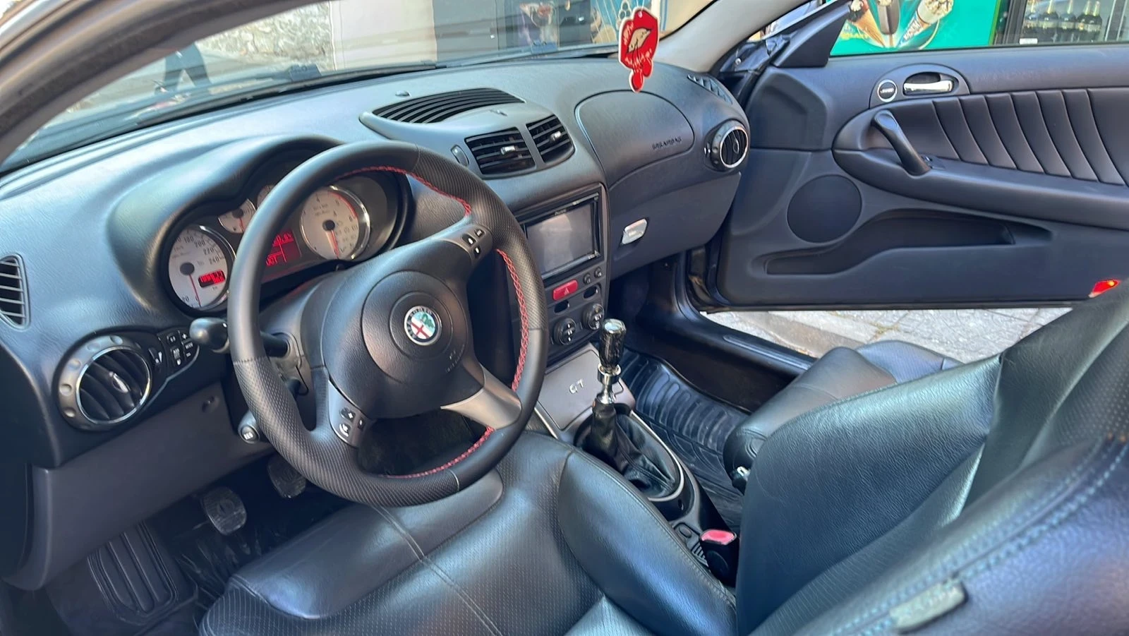 Alfa Romeo Gt 1.9 16v JTDm - изображение 4