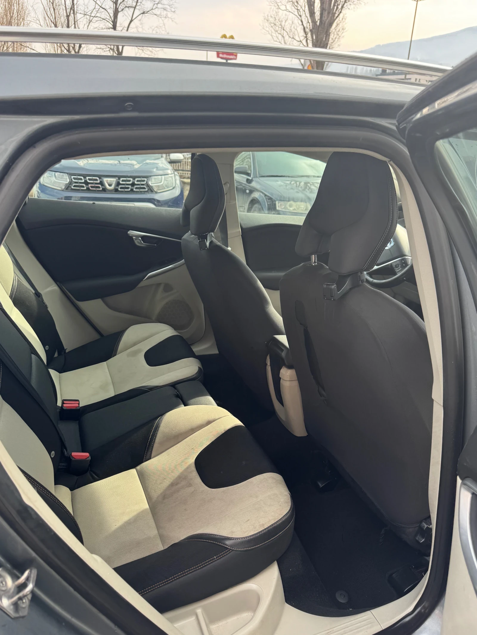 Volvo V40 Cross Country D2 - изображение 9