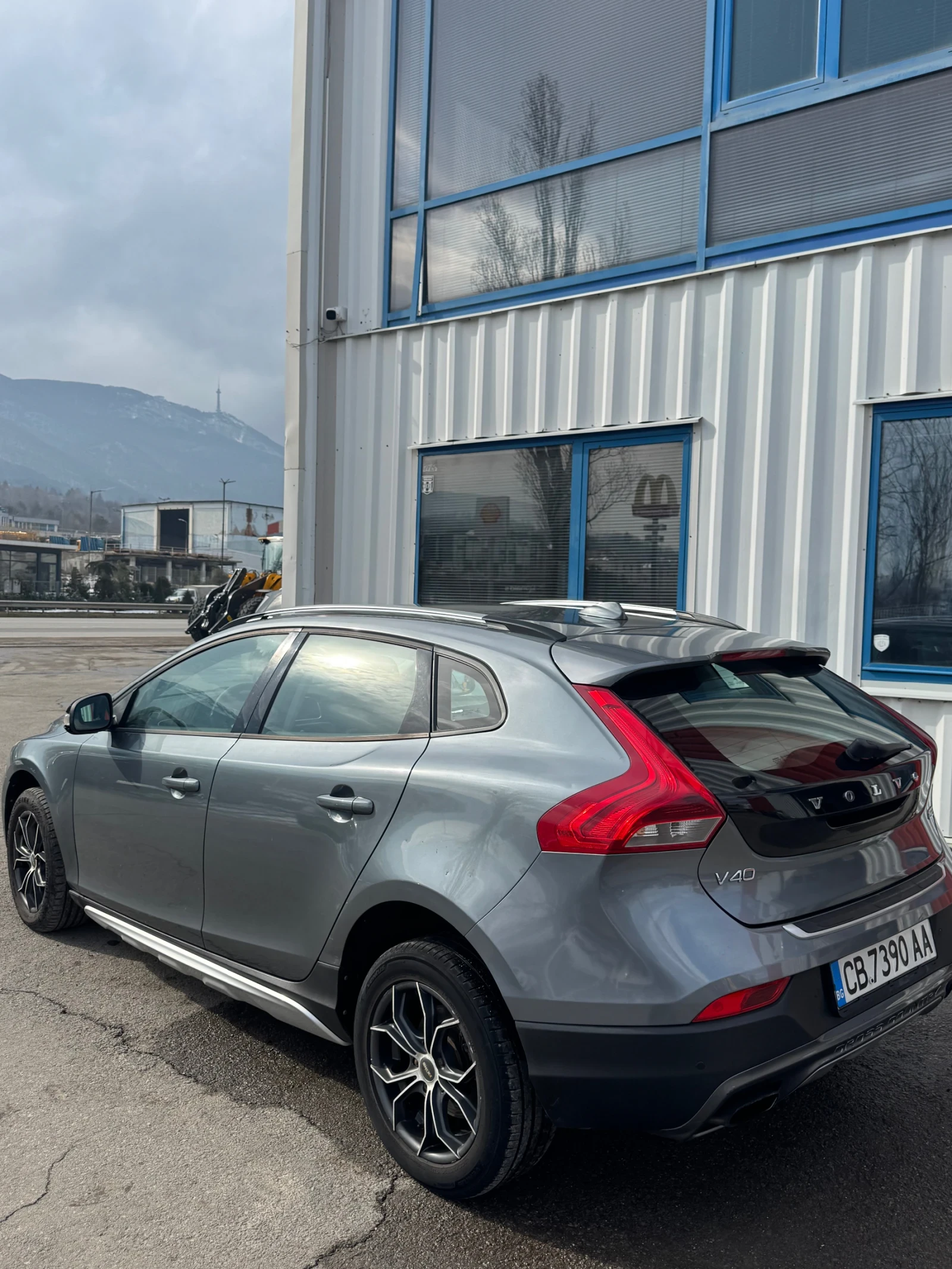 Volvo V40 Cross Country D2 - изображение 4