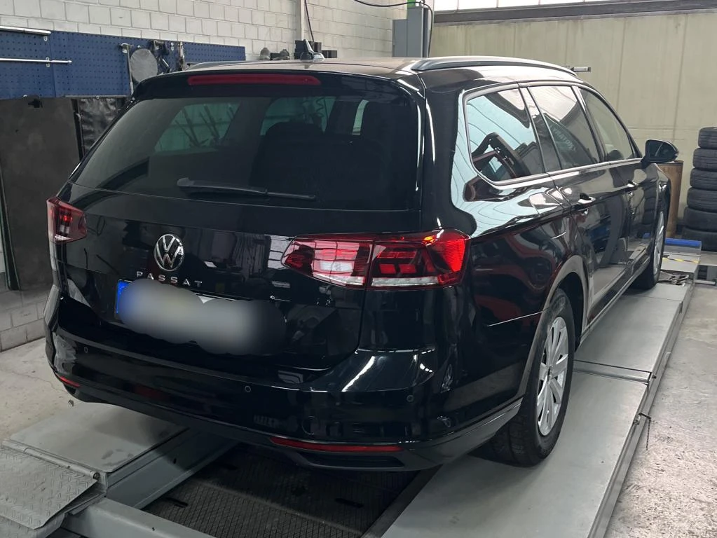 VW Passat Variant 2.0 tdi, снимка 3 - Автомобили и джипове - 54068343