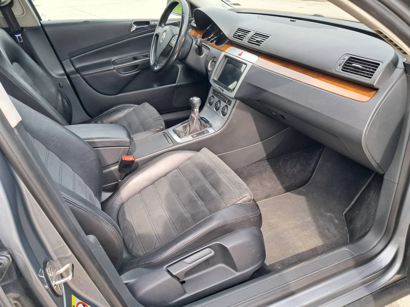 VW Passat Highline 2.0 TDI, снимка 12 - Автомобили и джипове - 54184203