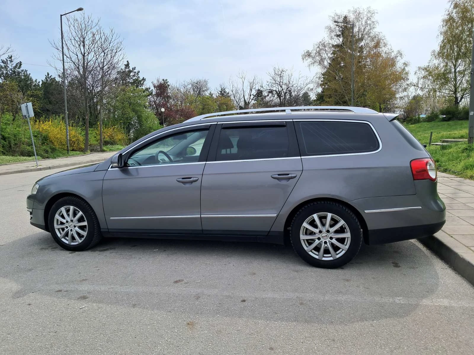 VW Passat Highline 2.0 TDI, снимка 3 - Автомобили и джипове - 54184203