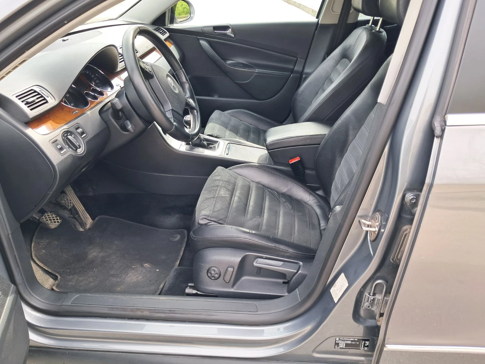 VW Passat Highline 2.0 TDI, снимка 9 - Автомобили и джипове - 54184203