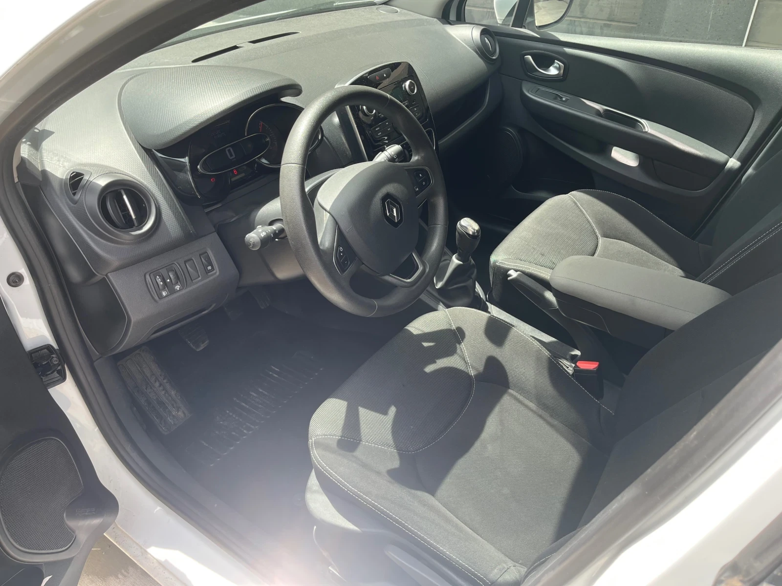 Renault Clio, снимка 7 - Автомобили и джипове - 54864510