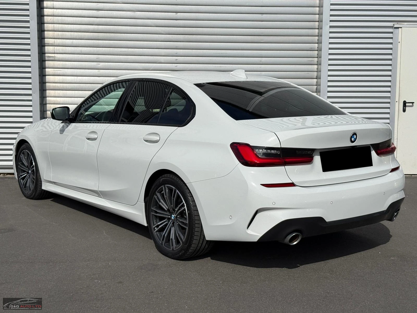 BMW 320 d/xDRIVE/190HP/M SPORT/CAM/NAVI/DIGITAL/AMBI/648z, снимка 4 - Автомобили и джипове - 55440556