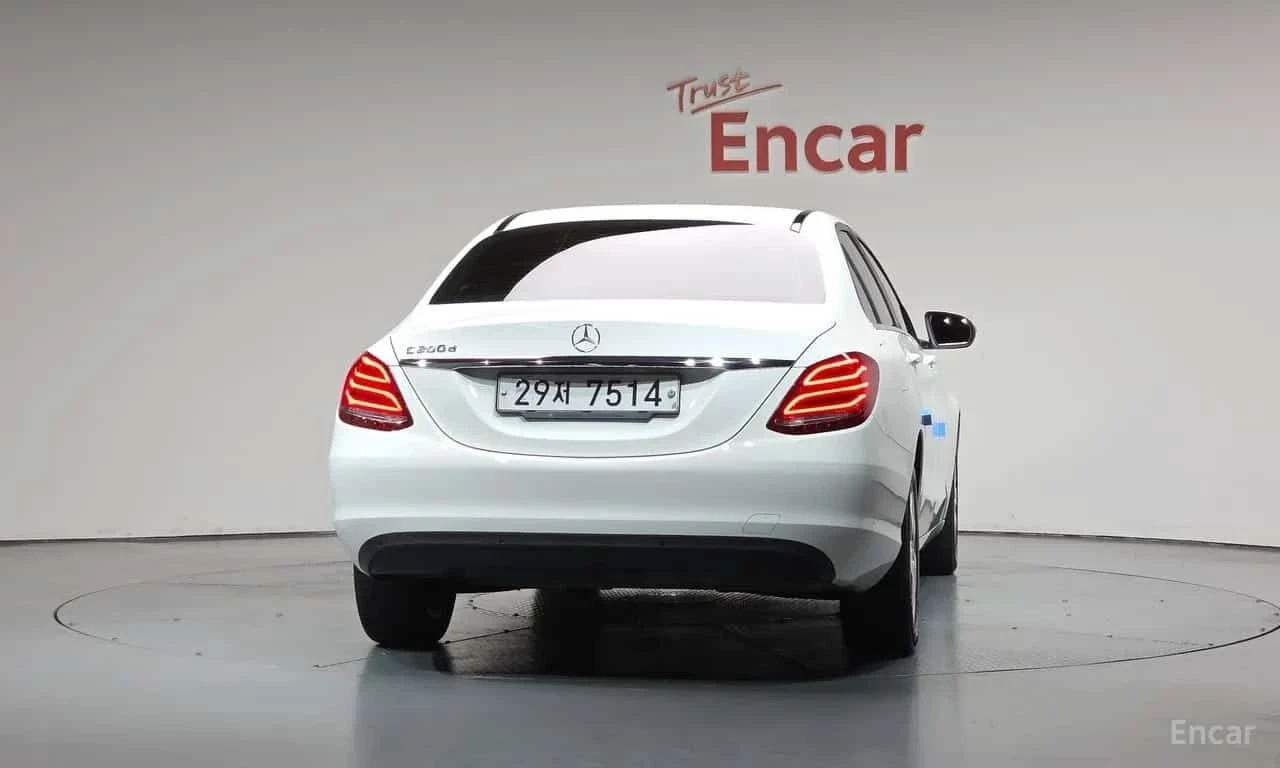 Mercedes-Benz C 200 | АВТОКРЕДИТ БЕЗ ПЪРВОНАЧАЛНА ВНОСКА, снимка 4 - Автомобили и джипове - 55599523