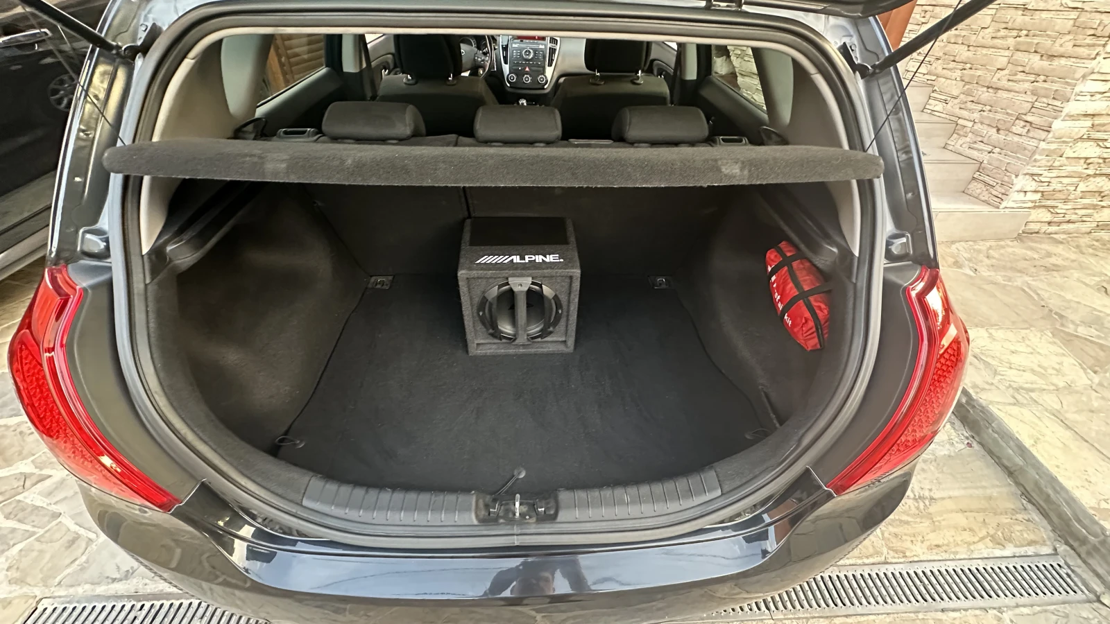 Kia Ceed 1.6L 126 коня, снимка 14 - Автомобили и джипове - 55710759