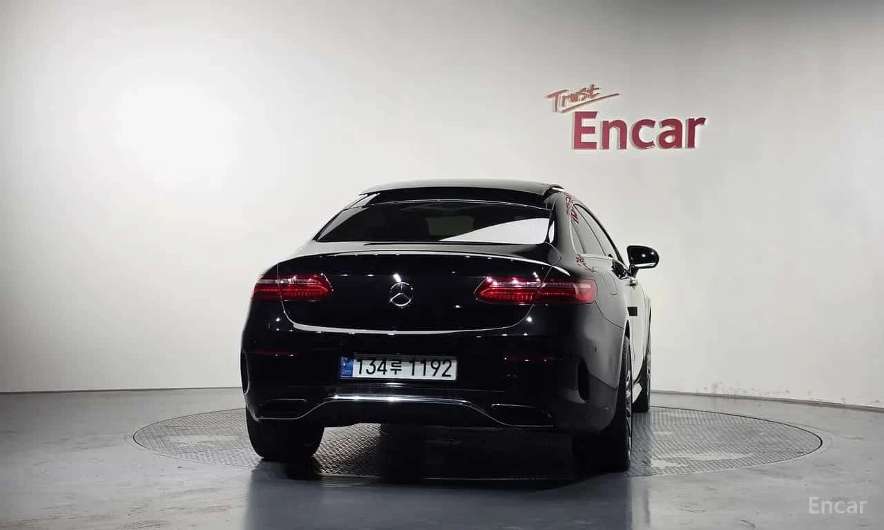 Mercedes-Benz E 220 E220d Coupe, снимка 4 - Автомобили и джипове - 55783623