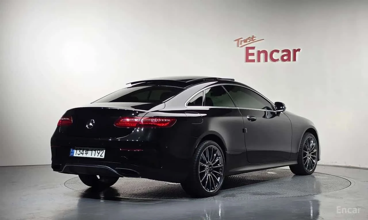 Mercedes-Benz E 220 E220d Coupe, снимка 2 - Автомобили и джипове - 55783623