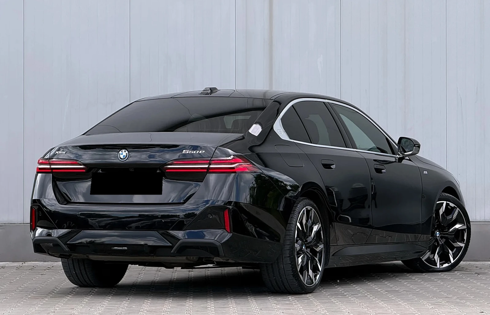 BMW 550 e M-Sport xDrive Plug-in Hybrid, снимка 2 - Автомобили и джипове - 55834389