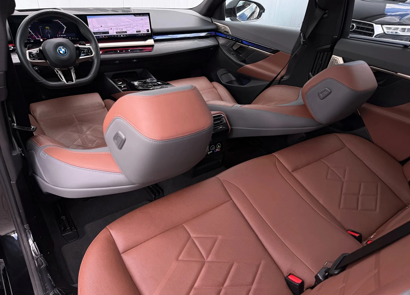 BMW 550 e M-Sport xDrive Plug-in Hybrid, снимка 4 - Автомобили и джипове - 55834389