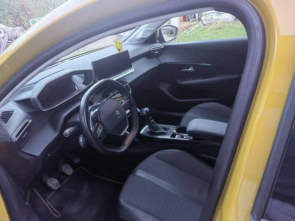 Peugeot 208 1.2 Turbo 101 hp, снимка 8 - Автомобили и джипове - 55868059