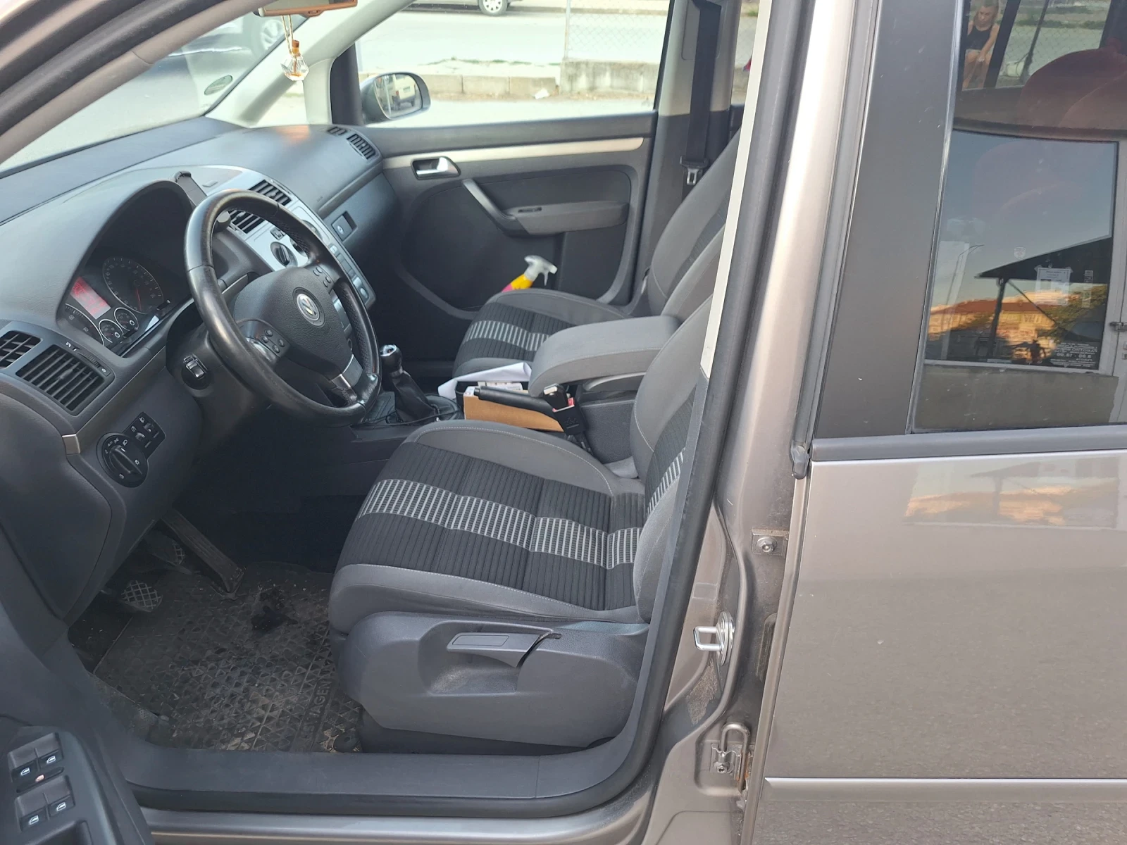 VW Touran 2.0 , снимка 11 - Автомобили и джипове - 56512535