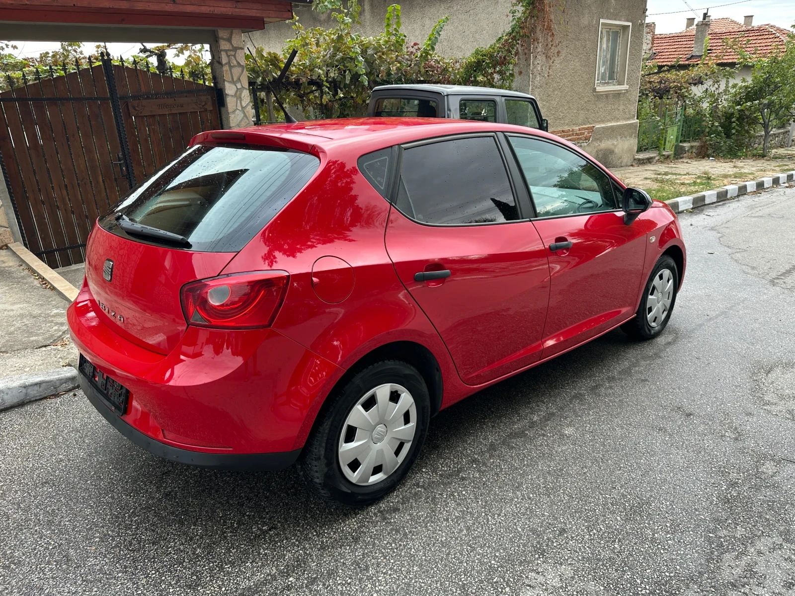 Seat Ibiza 1.2i, снимка 4 - Автомобили и джипове - 56518462
