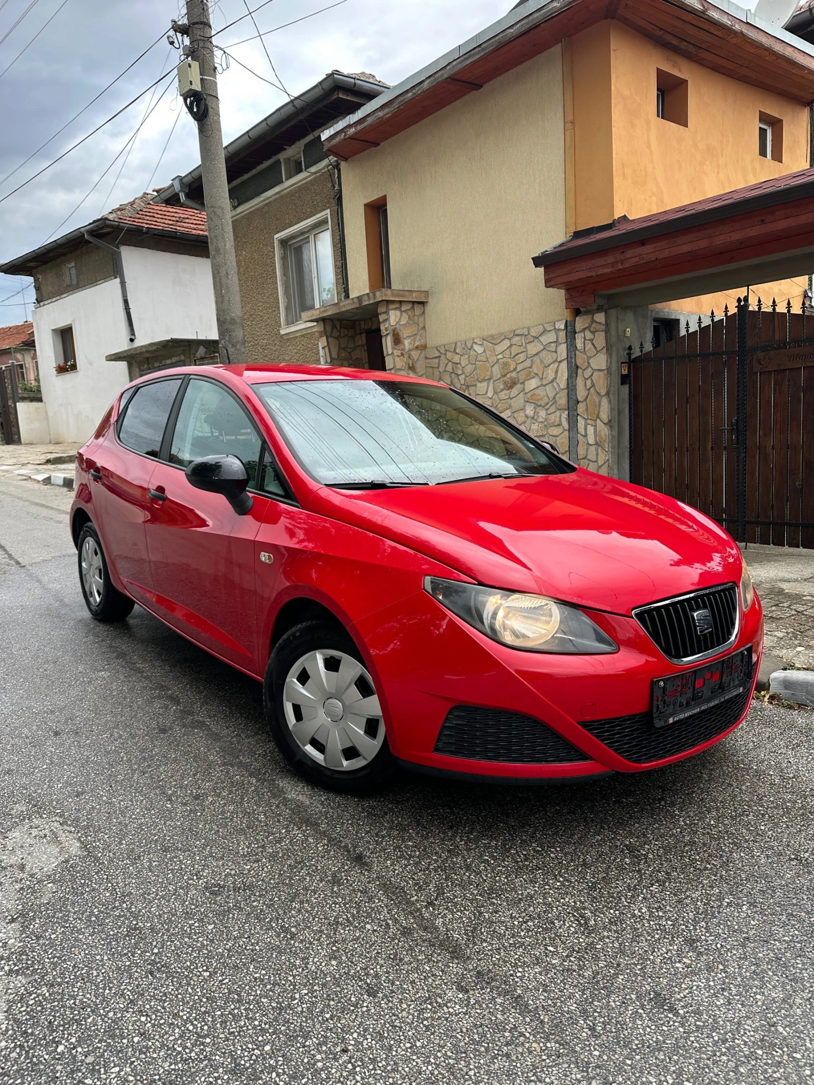 Seat Ibiza 1.2i, снимка 2 - Автомобили и джипове - 56518462