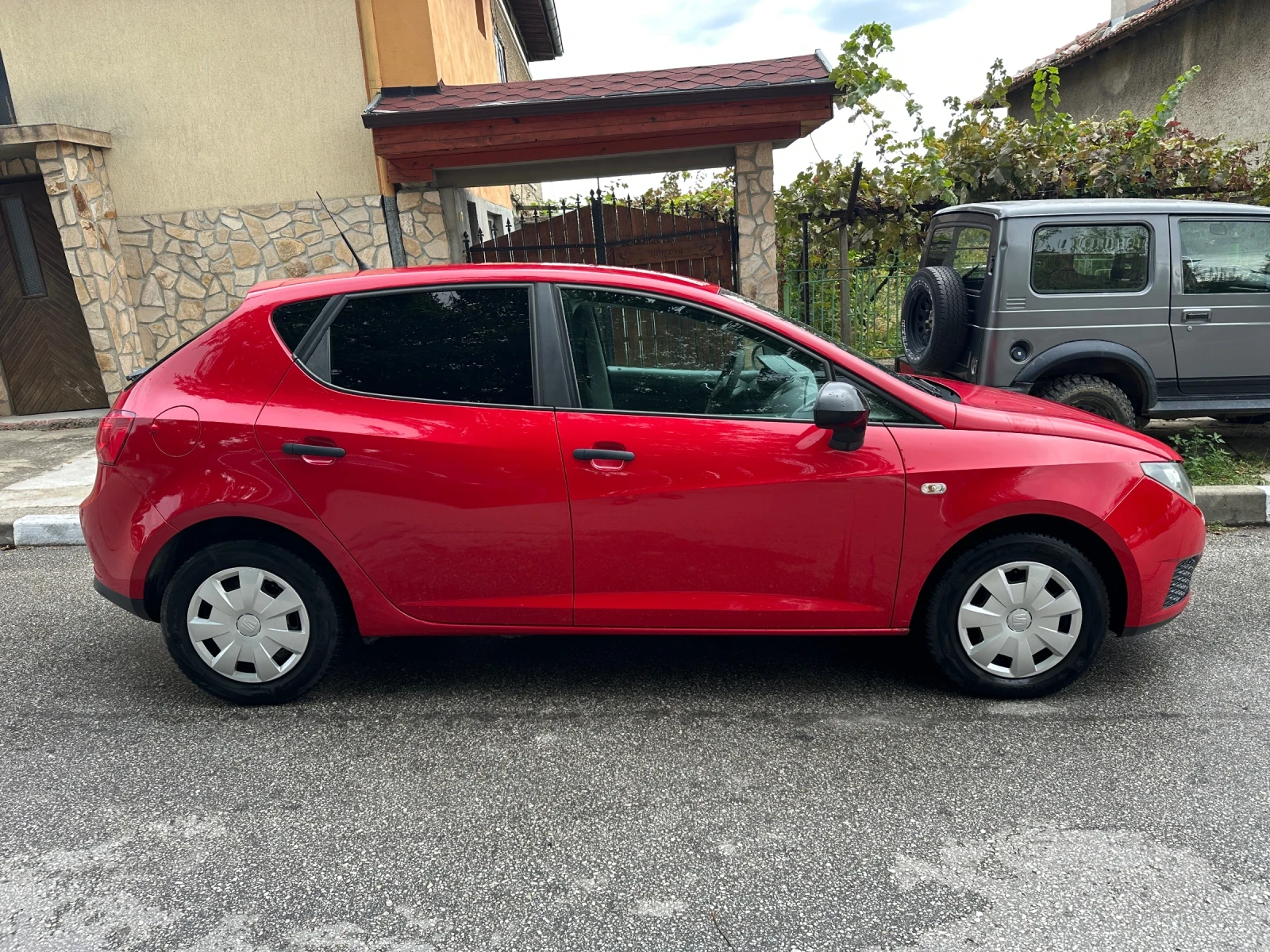Seat Ibiza 1.2i, снимка 3 - Автомобили и джипове - 56518462