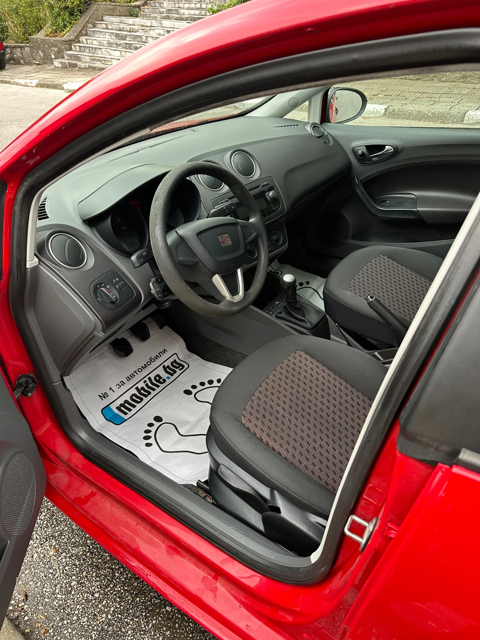 Seat Ibiza 1.2i, снимка 9 - Автомобили и джипове - 56518462