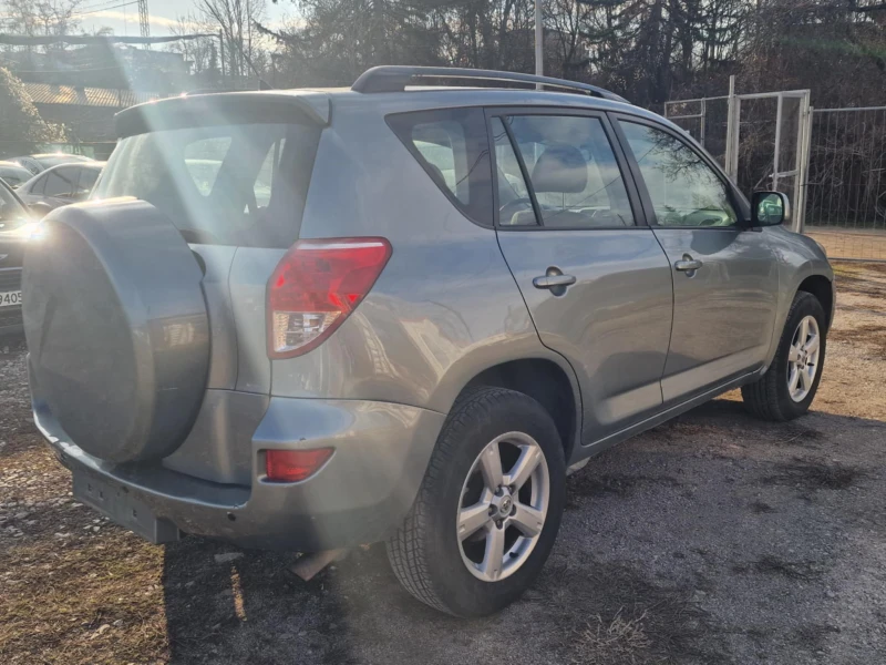 Toyota Rav4 2.0 ръчна, снимка 3 - Автомобили и джипове - 49167190