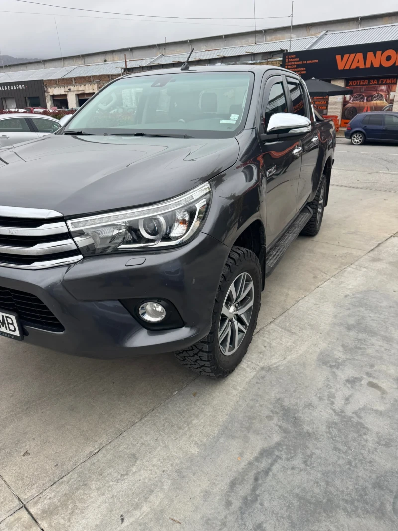 Toyota Hilux 2.4, снимка 2 - Автомобили и джипове - 52555394