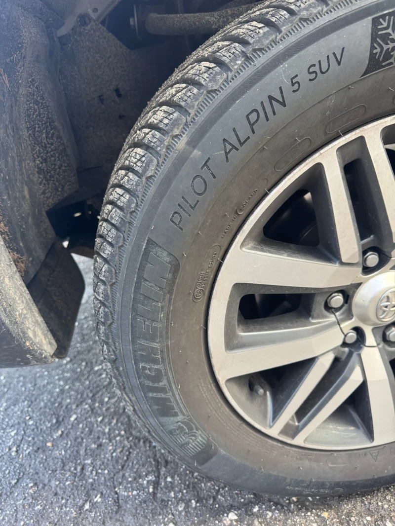 Toyota Hilux 2.4, снимка 7 - Автомобили и джипове - 52555394