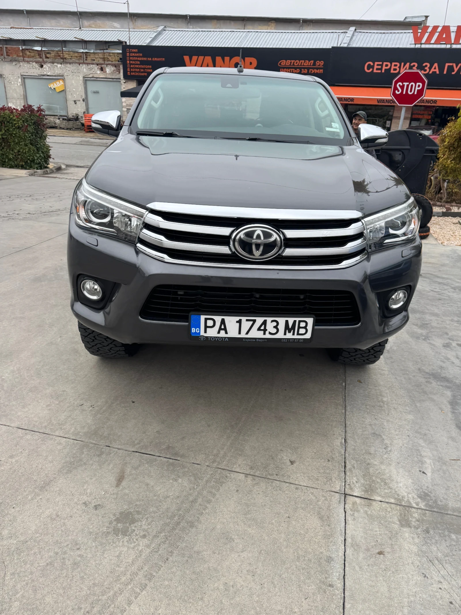 Toyota Hilux 2.4, снимка 1