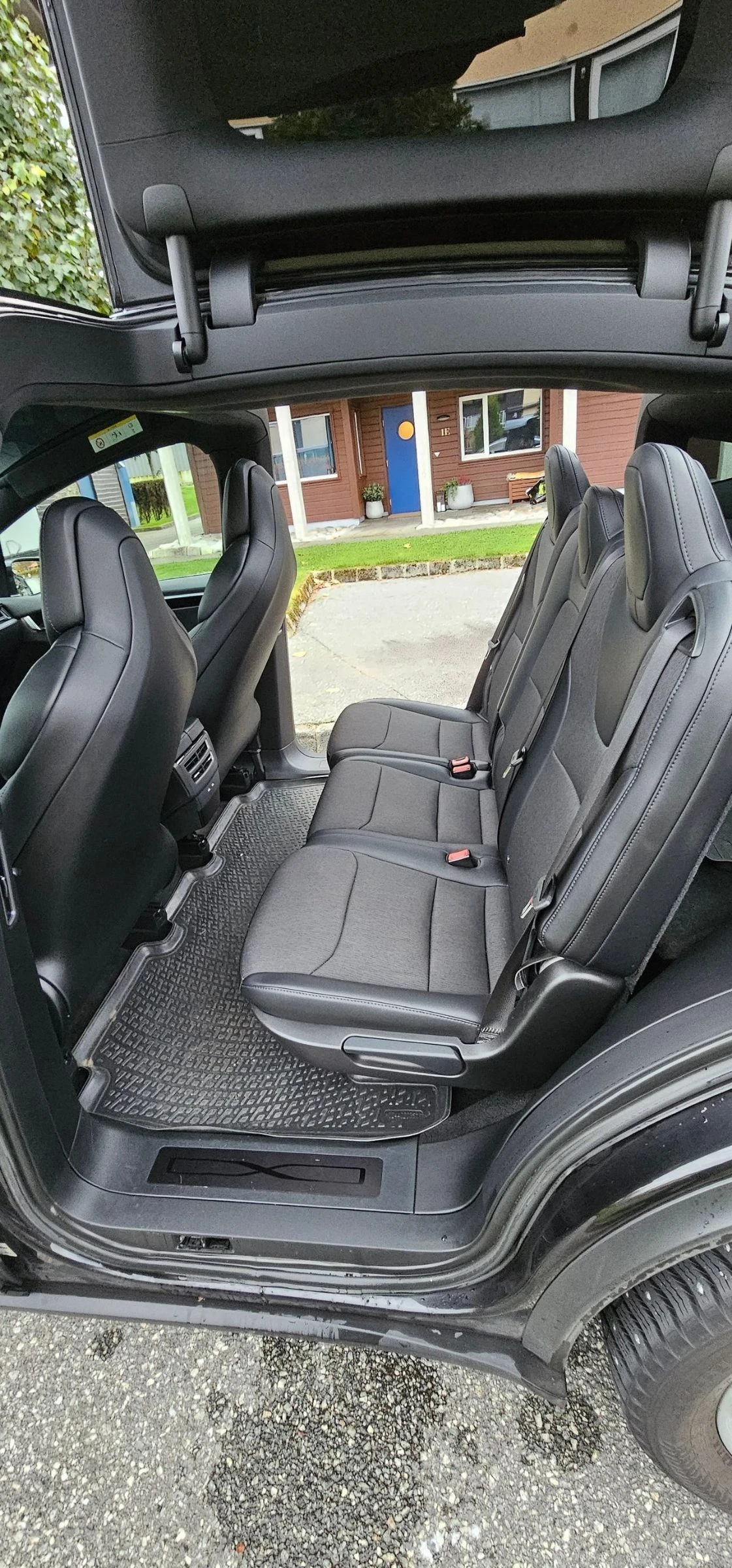 Tesla Model X 75D - изображение 4