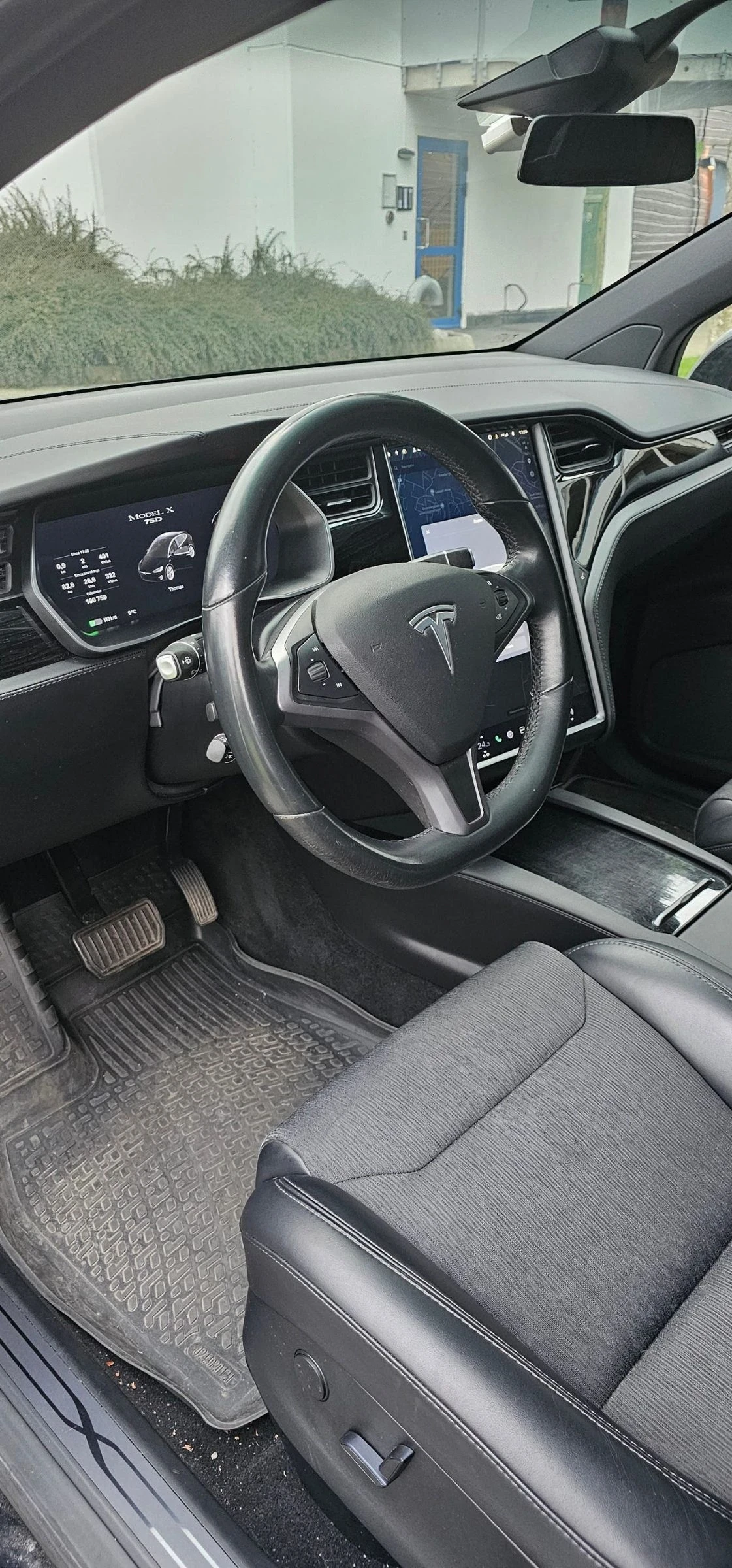 Tesla Model X 75D - изображение 7