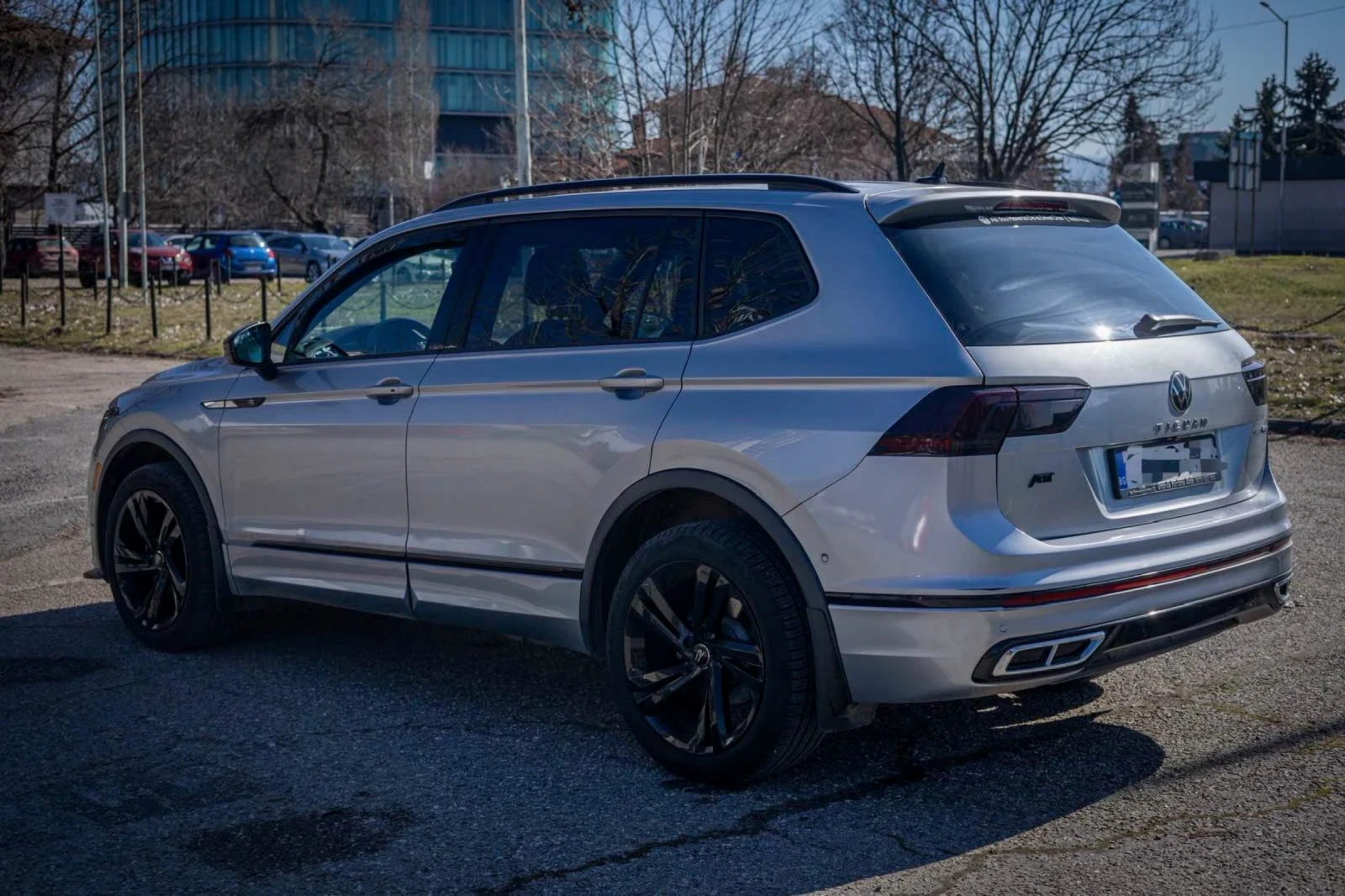 VW Tiguan R-Line, снимка 4 - Автомобили и джипове - 54152246