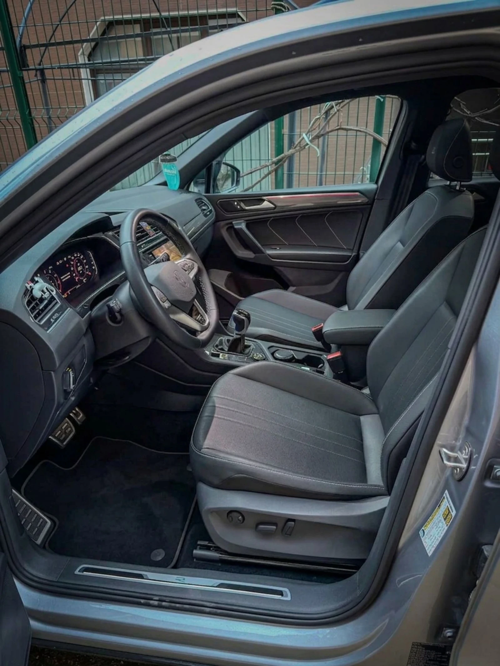 VW Tiguan R-Line, снимка 8 - Автомобили и джипове - 54152246