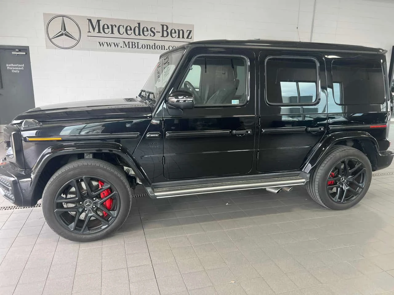Mercedes-Benz G 63 AMG * CARFAX * АВТОКРЕДИТ БЕЗ ПЪРВОНАЧАЛНА ВНОСКА * , снимка 2 - Автомобили и джипове - 54605831