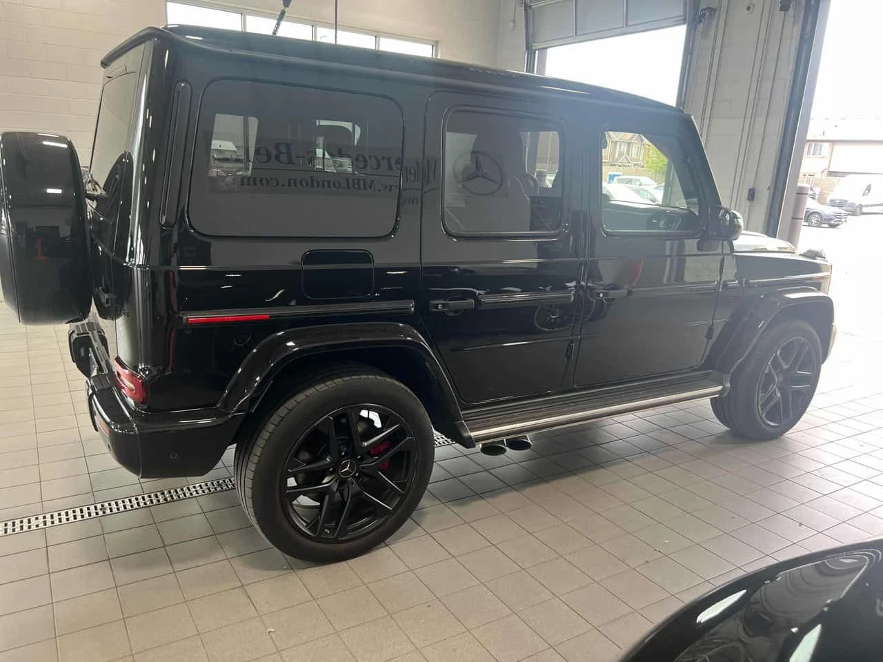 Mercedes-Benz G 63 AMG * CARFAX * АВТОКРЕДИТ БЕЗ ПЪРВОНАЧАЛНА ВНОСКА * , снимка 3 - Автомобили и джипове - 54605831