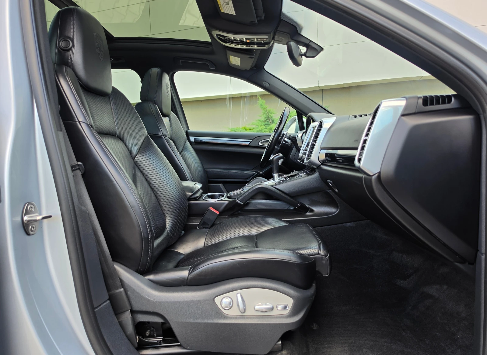 Porsche Cayenne PLATINUM EDITION FACELIFT BOSE PANORAMA, снимка 17 - Автомобили и джипове - 54916667