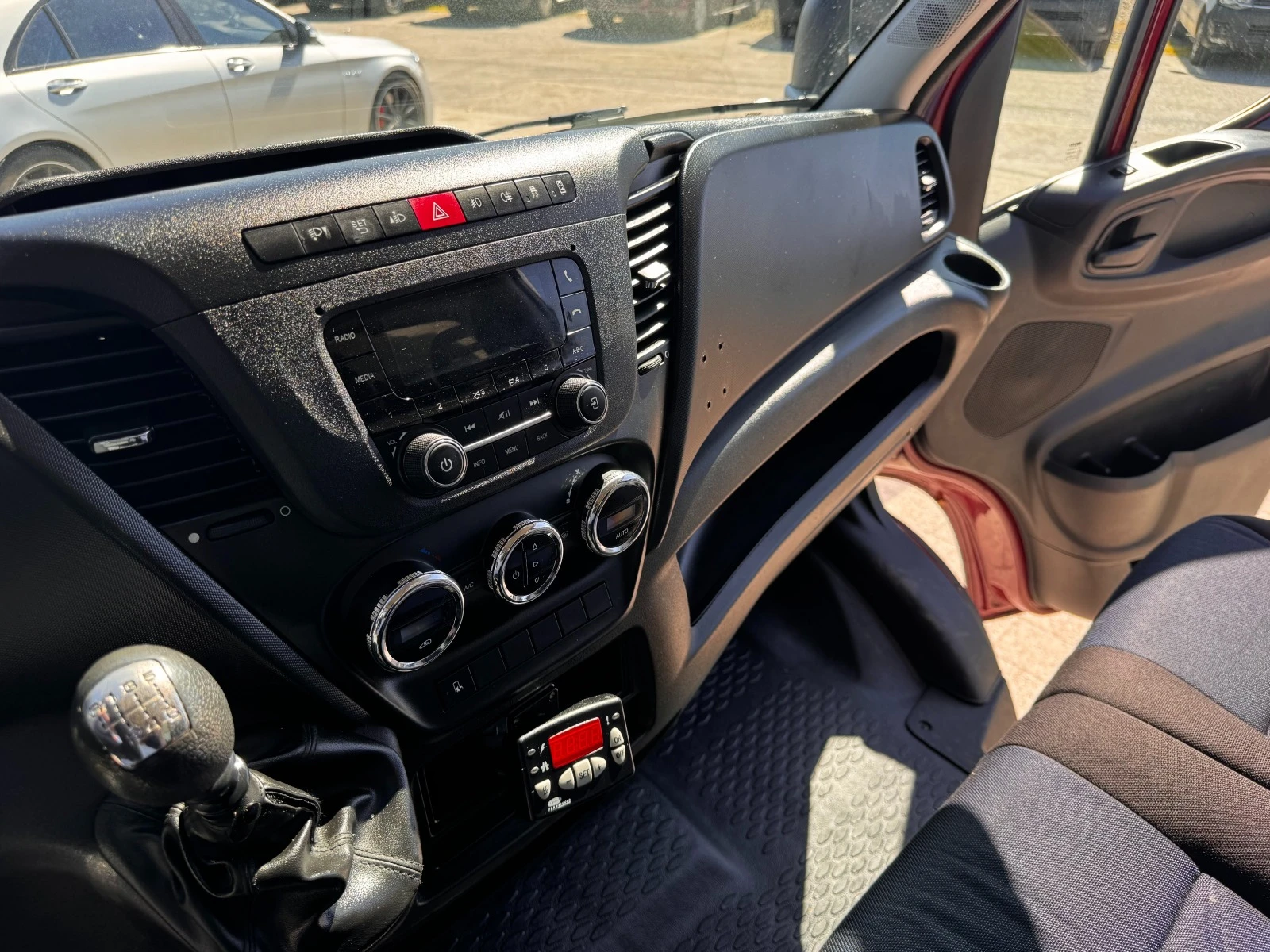 Iveco Daily 35-180 3.0HPI   Euro 6b | Mobile.bg   13