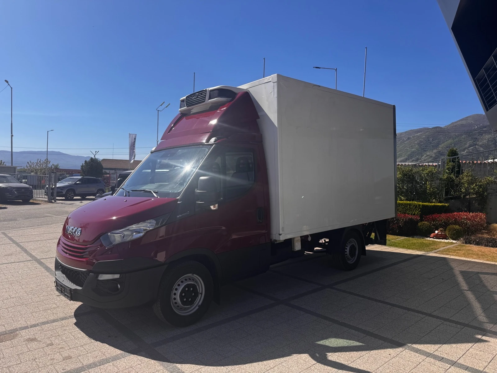 Iveco Daily 35-180 3.0HPI Хладилен Клима Euro 6b - изображение 2