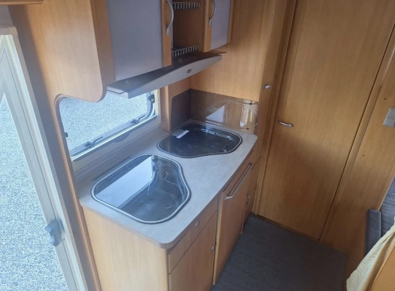 Кемпер LMC Liberty, снимка 15 - Каравани и кемпери - 52360271