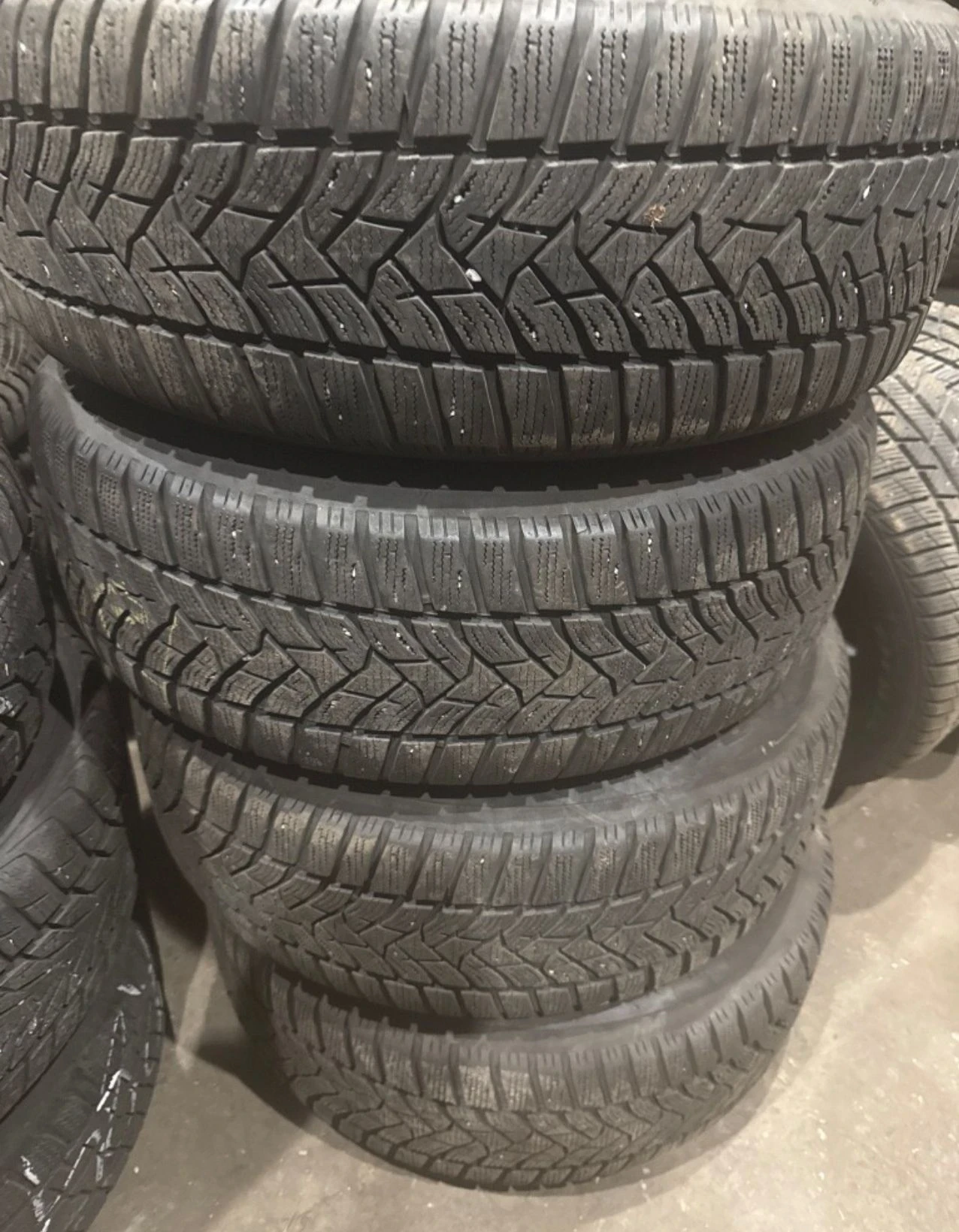 Гуми с джанти Dunlop 215/60R16, снимка 2 - Гуми и джанти - 55998508