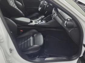 Обява за продажба на Alfa Romeo Giulia VELOCE * CARFAX * АвтоКредит * Цена до България*  ~55 000 лв. - изображение 7