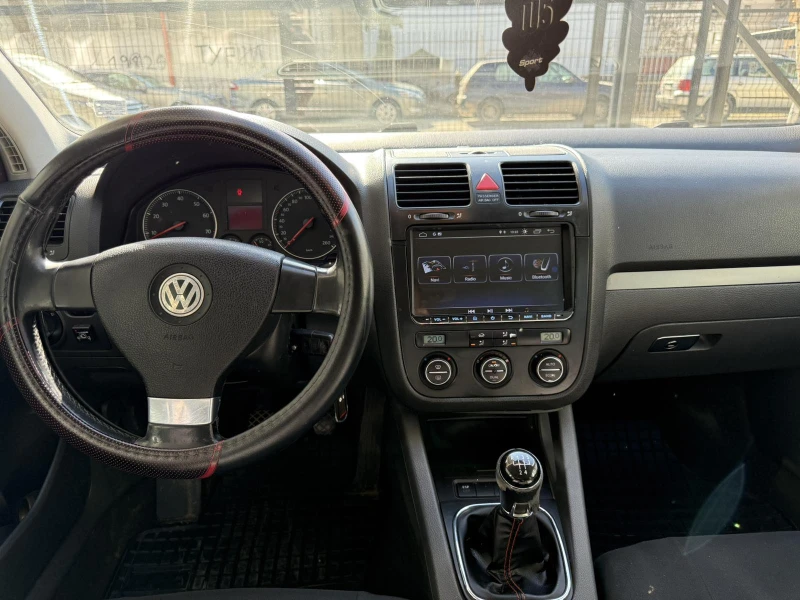 VW Golf 1.6i, снимка 6 - Автомобили и джипове - 49082778