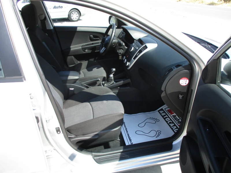 Kia Ceed 1.6/ДИЗЕЛ/90кс/КАТО НОВА/, снимка 13 - Автомобили и джипове - 51141389