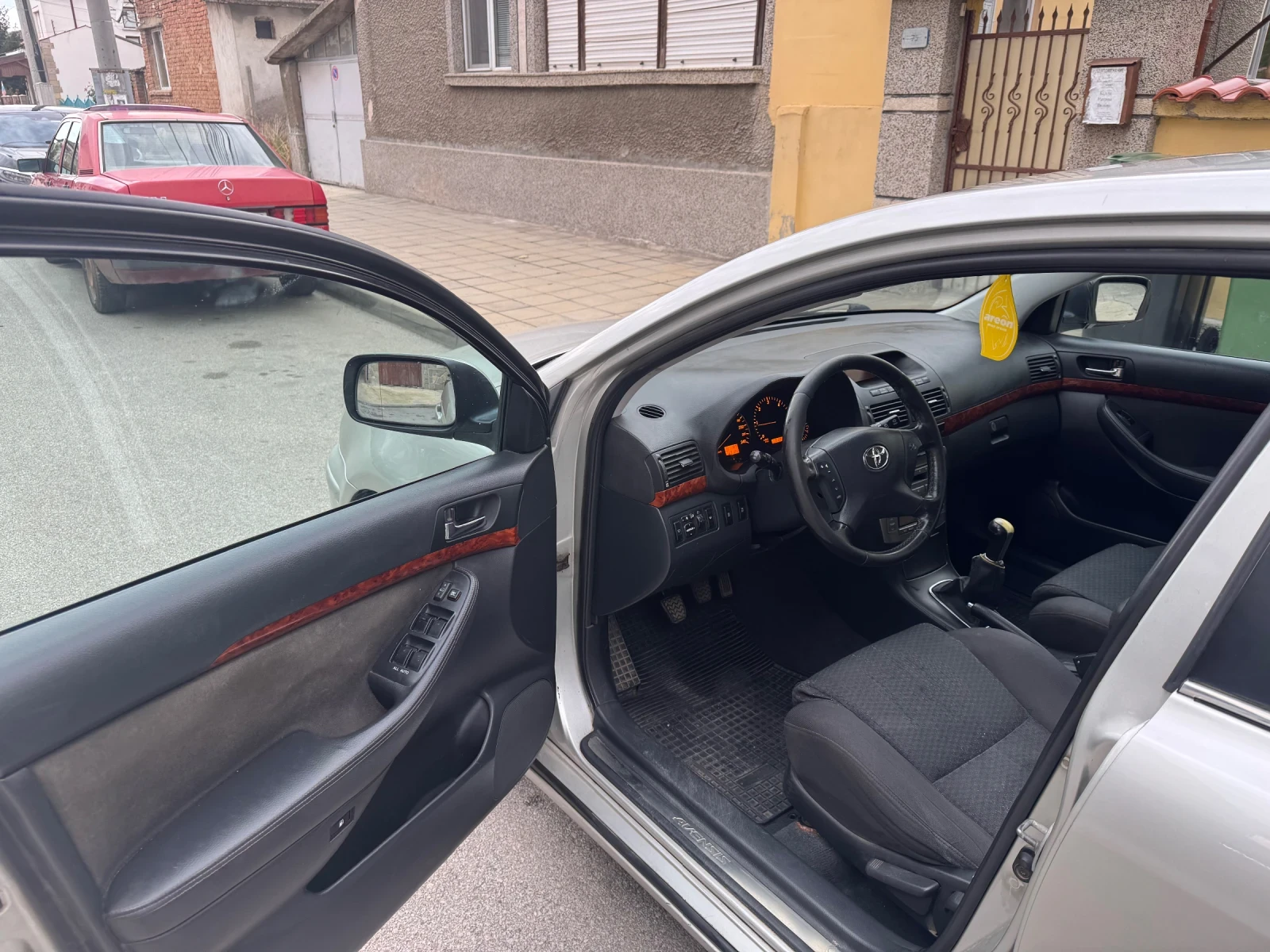 Toyota Avensis Toyota Avensis 2.0 D4D 116КС - изображение 6