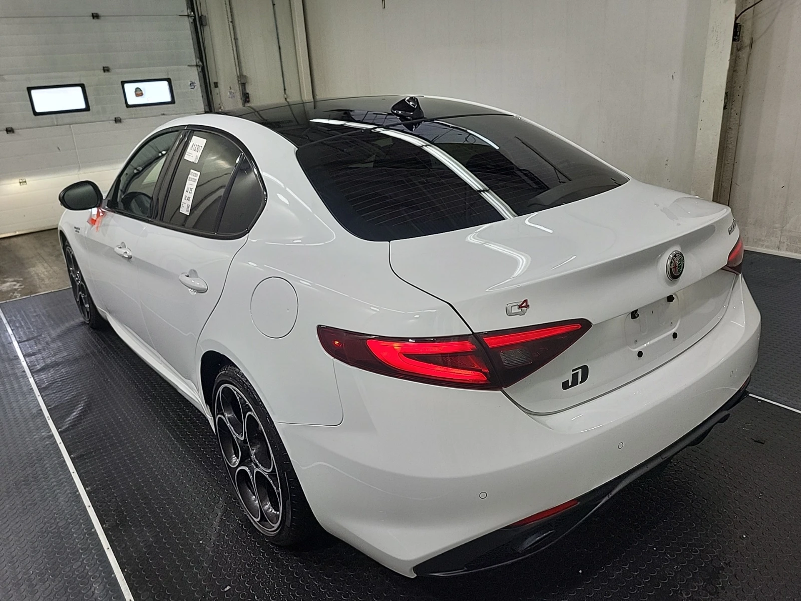 Alfa Romeo Giulia VELOCE * CARFAX * АвтоКредит * Цена до България*  - изображение 4