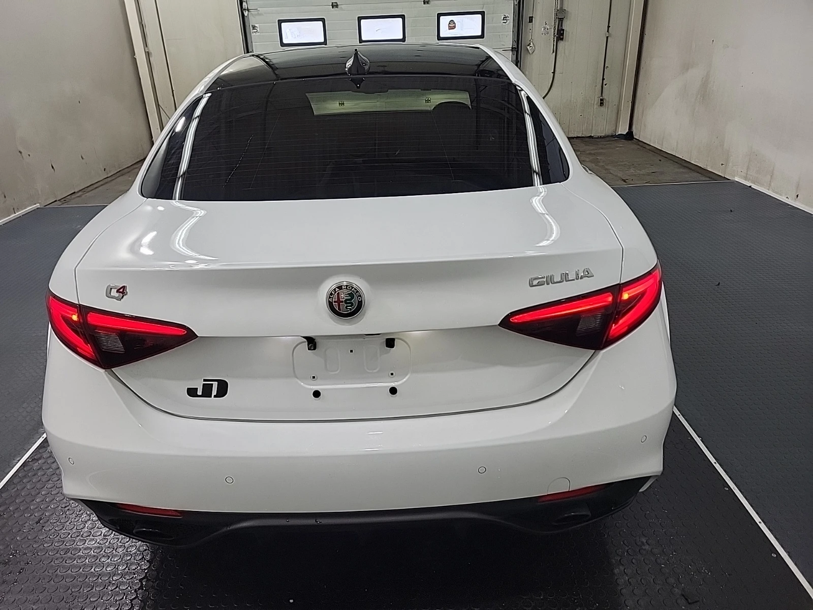 Alfa Romeo Giulia VELOCE * CARFAX * АвтоКредит * Цена до България*  - изображение 5