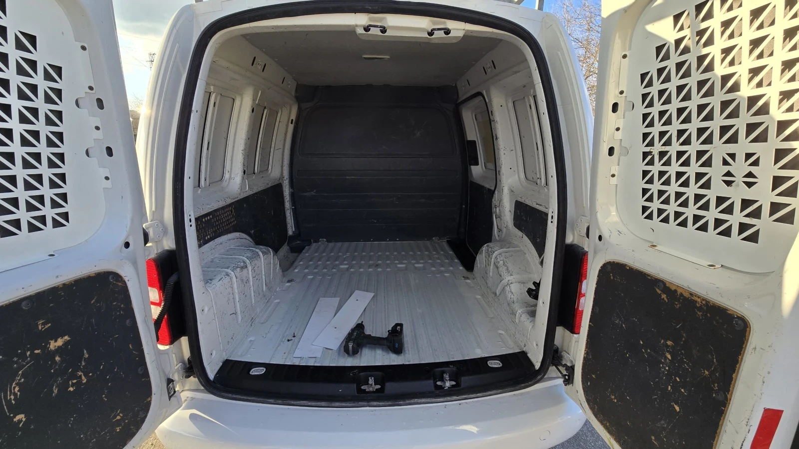 VW Caddy 1.6 TDI Товарен 2014г + Багажник , снимка 10 - Автомобили и джипове - 53878074