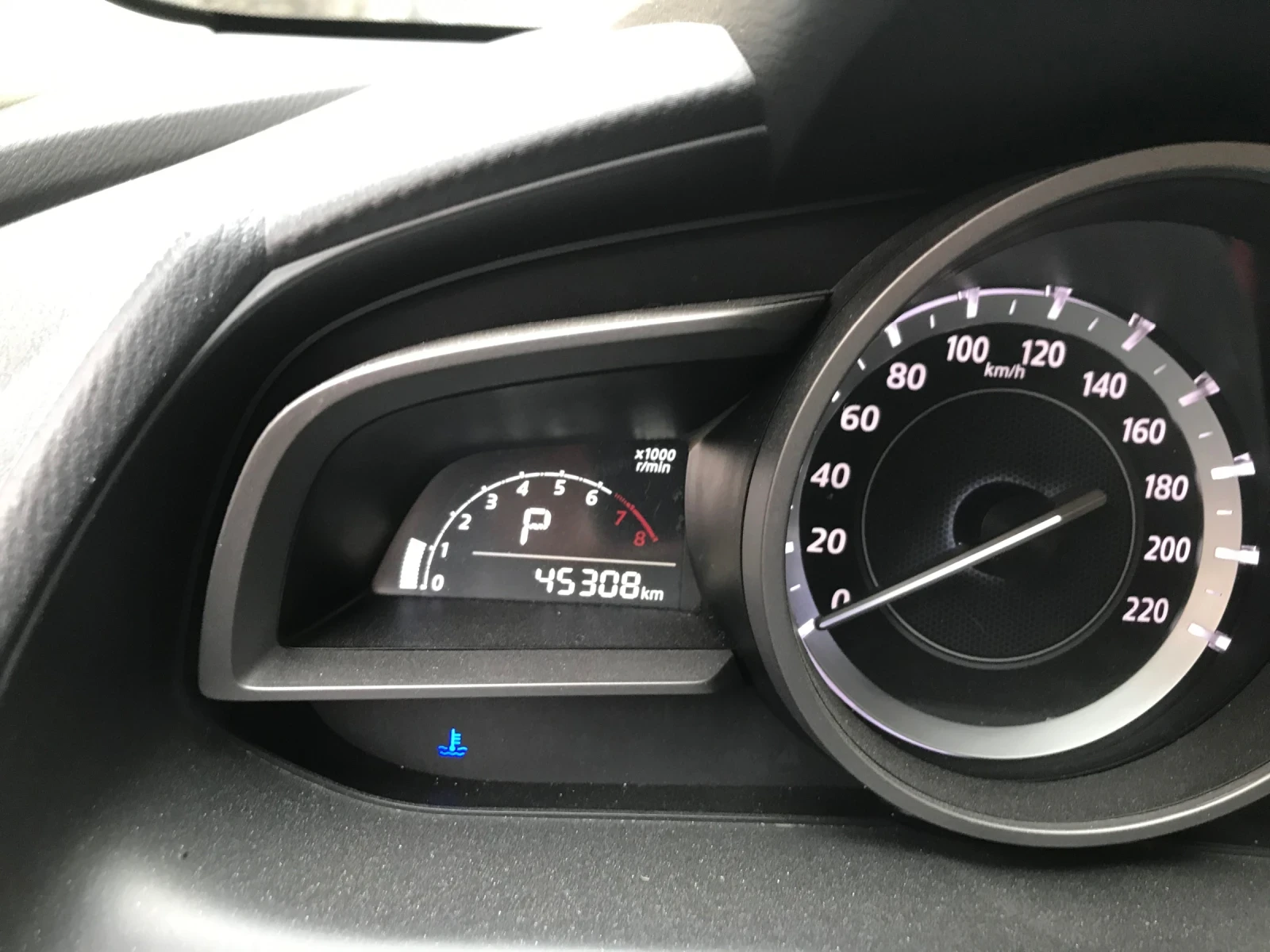 Mazda 2 1.5I avtomatik CH, снимка 8 - Автомобили и джипове - 53928630