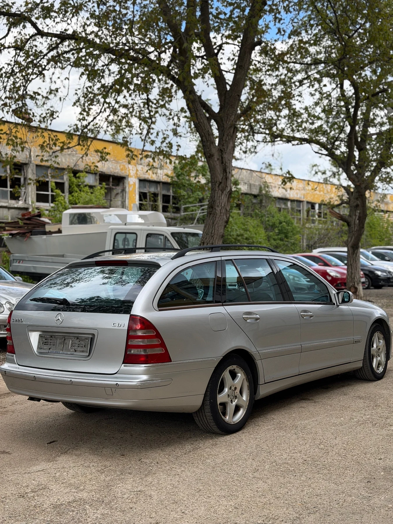 Mercedes-Benz C 220, снимка 3 - Автомобили и джипове - 54383933