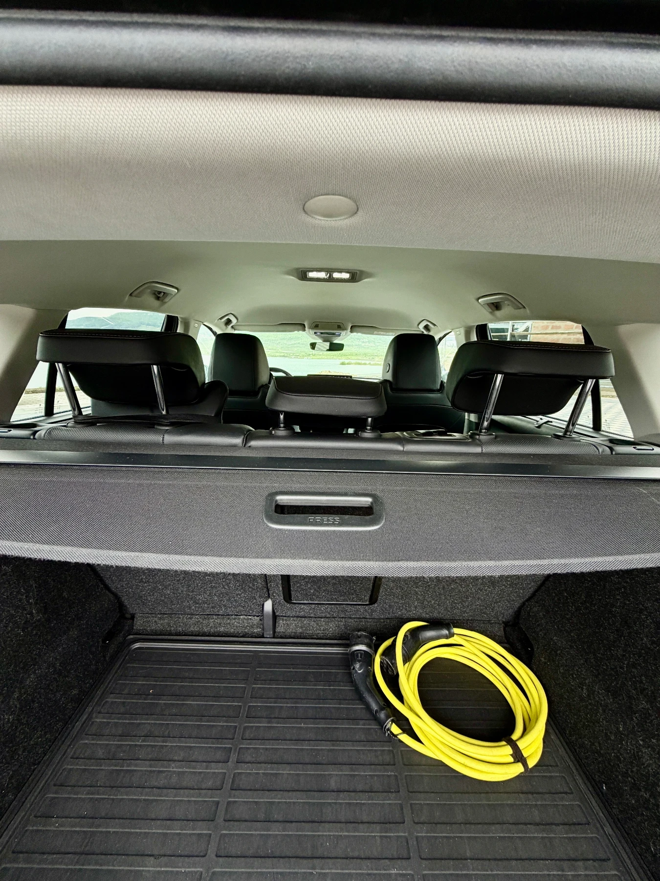Skoda Enyaq I ve 80 История , снимка 13 - Автомобили и джипове - 54395376