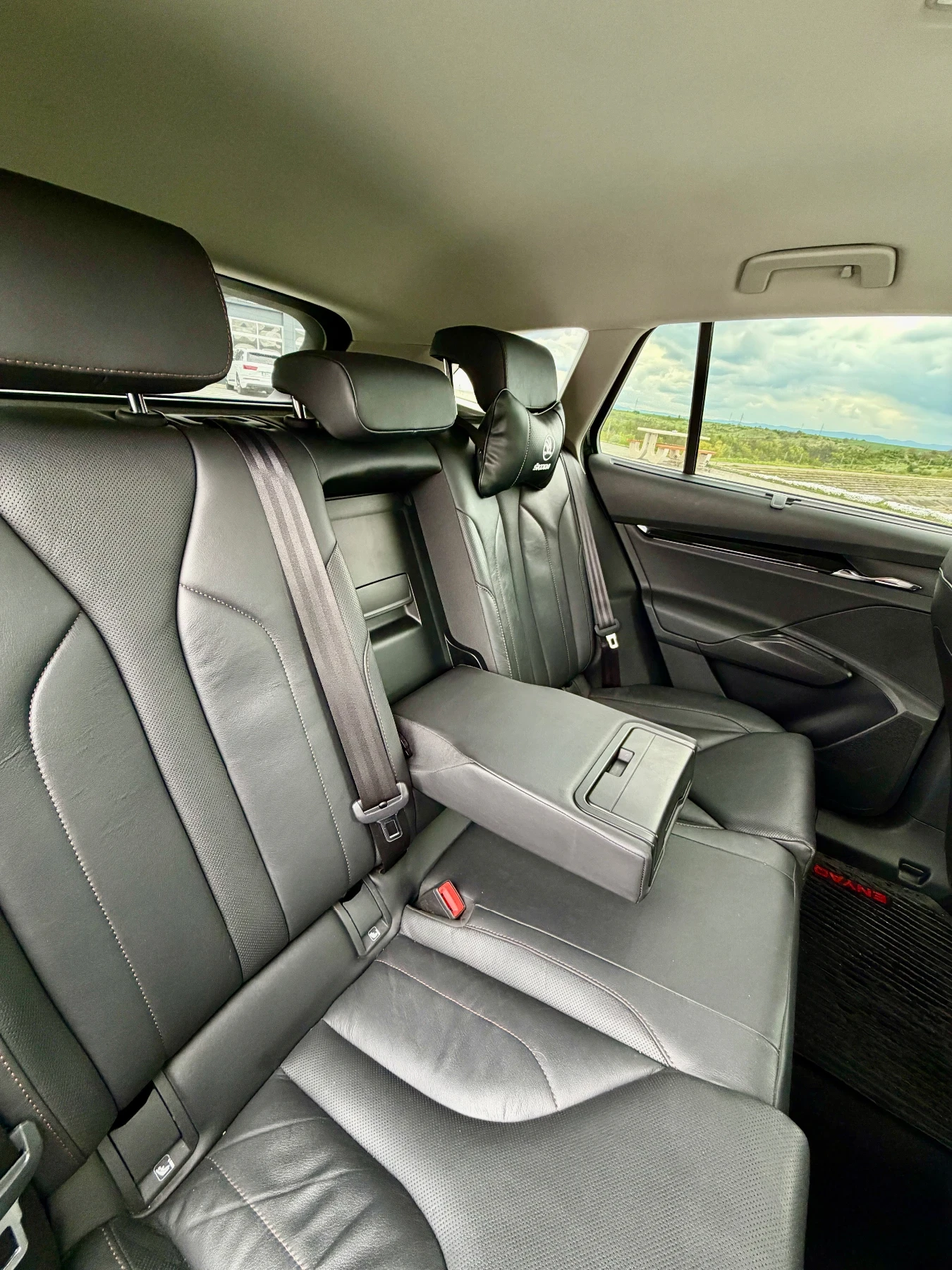 Skoda Enyaq I ve 80 История , снимка 5 - Автомобили и джипове - 54395376